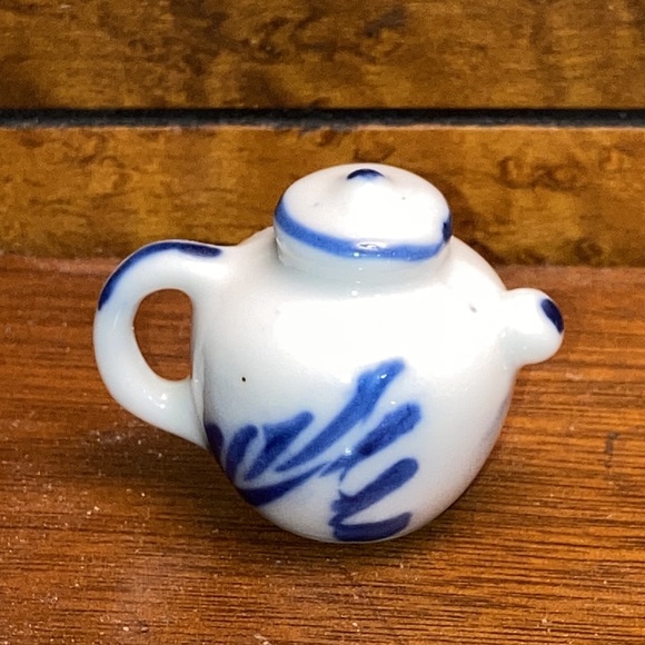 Vintage Miniature Delft Blue & White Hand Painted Ceramic Tea Pot Enesco Korea - Picture 3 of 6